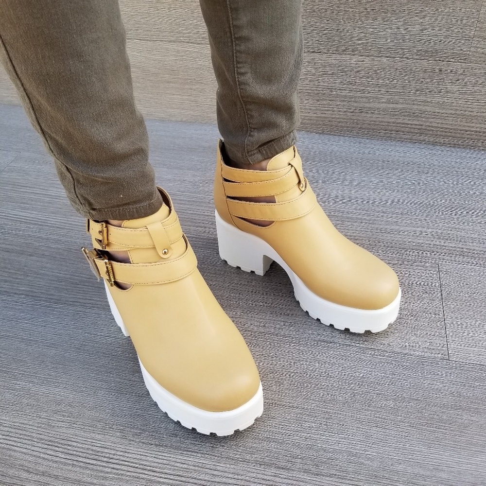 90's Grunge Chunky Heel Buckle Ankle Boot - Picture 6 of 8